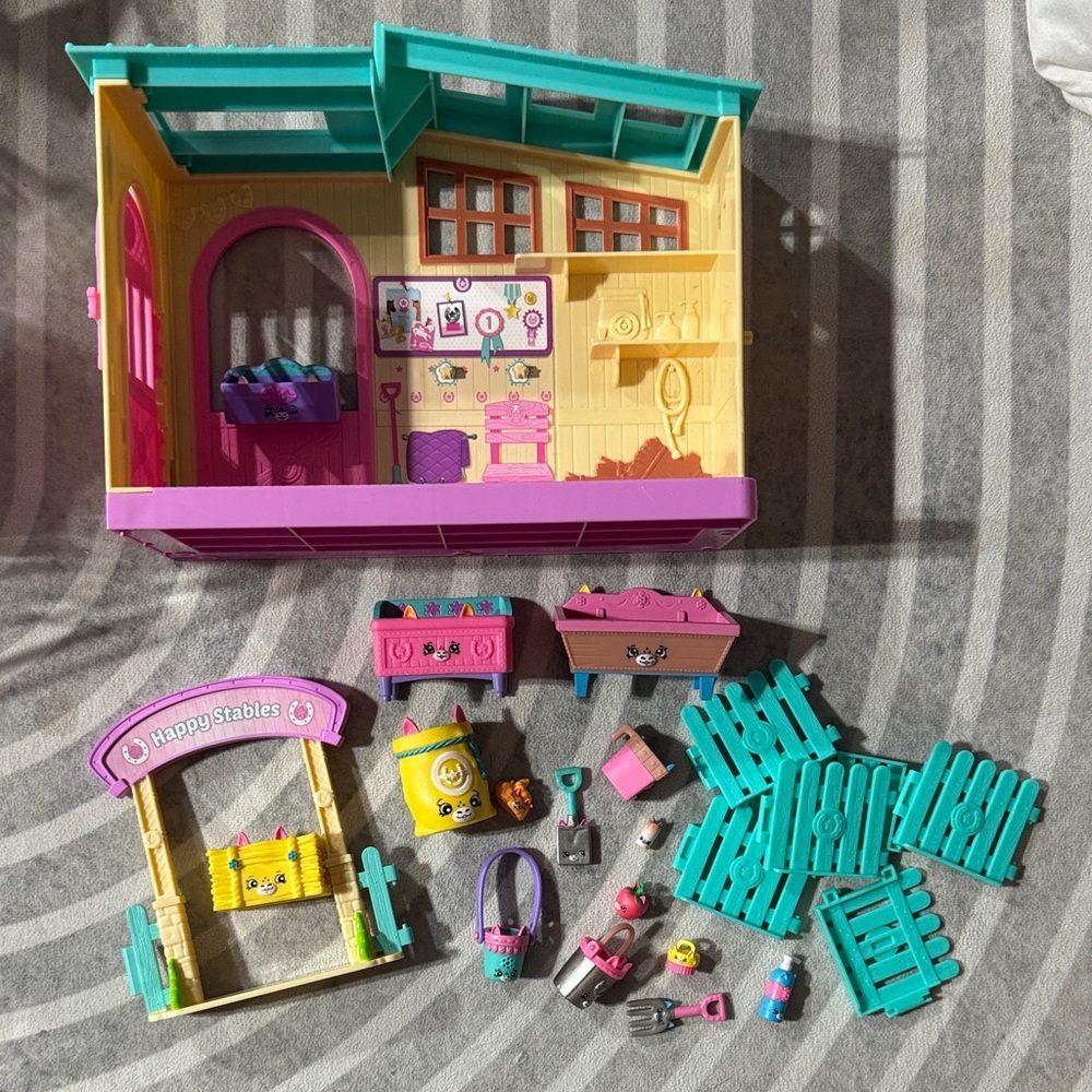 SHOPKINS barn and accessories
